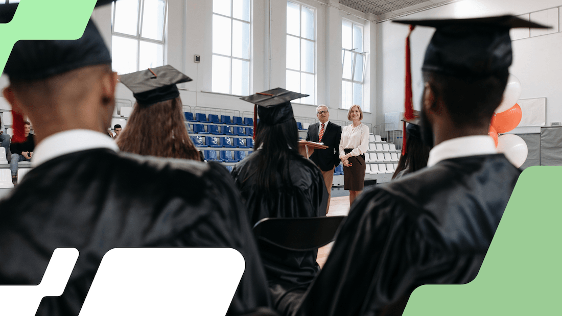Capa da matéria Rejeição à IA? Alunos vaiam discurso de ex-CEO do Google sobre a tecnologia; assista